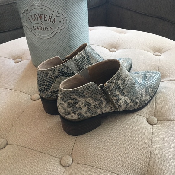 LUCKY BOOTIES - Picture 2 of 6